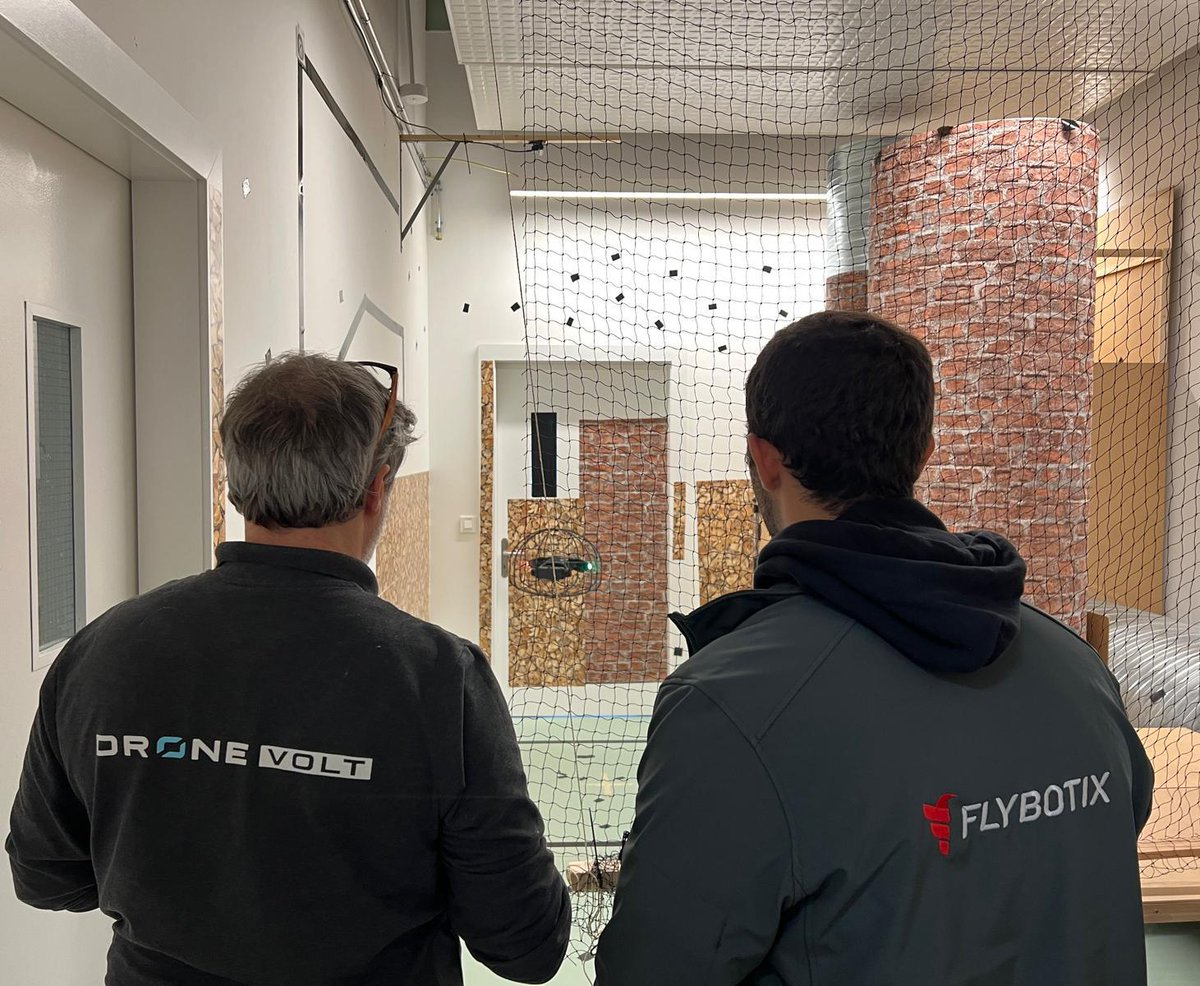 drone_volt's tweet photo. Notre Resp. Produit a obtenu le certificat de Formateur #Asio Pro, drone d'inspection en espace confiné de @Flybotix_.

Pour rappel, nous sommes distributeur exclusif des produits #Flybotix en France. 
✅ https://t.co/7WOVd6SRYU

#Asio #droneinspection #Inspectionservices https://t.co/gHH6Bit5iW