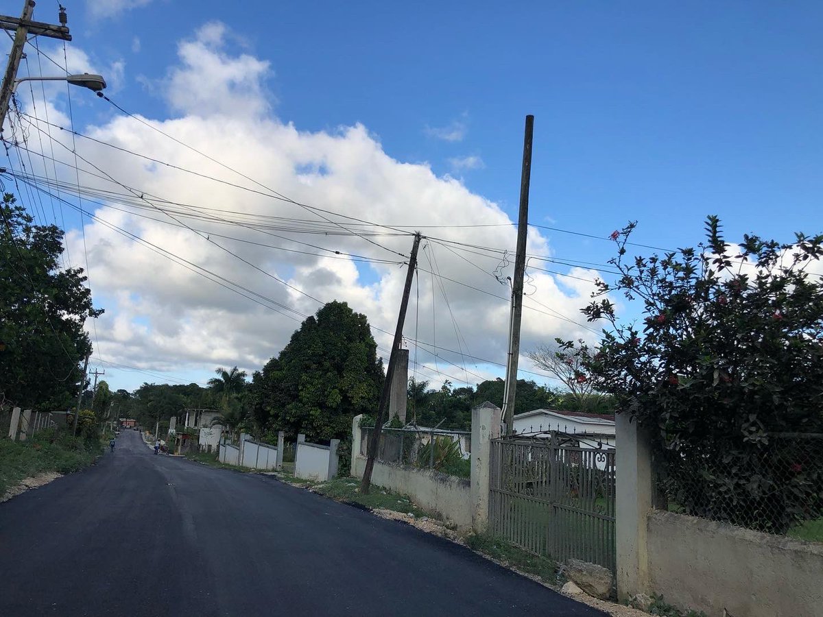 Tova_Hamilton's tweet photo. This serves to update the public on the status of the asphalting works currently taking place along the Wakefield to Deeside road. After more than 40 years, we are finally here. What a wonderful sight this is!

#RoadtoRecovery #TrelawnyNorthern #InchXInch https://t.co/cM1fSJLrXA