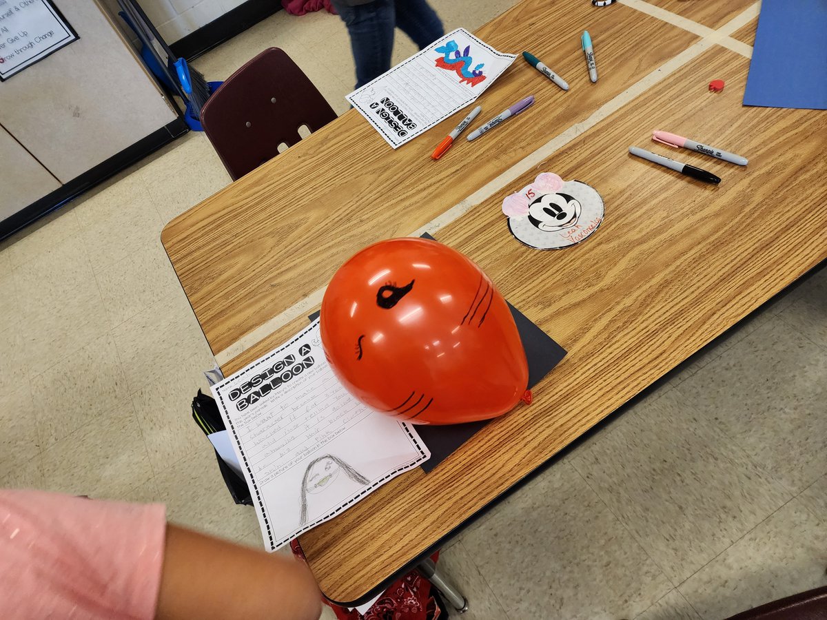 SkowrStem's tweet photo. Yesterday we read one of my favorite STEM books Balloons Over Broadway and today my kiddos are building their own character balloons! #LoveMyJob @ClarkCreekSTEM https://t.co/w6oK3zNYkH