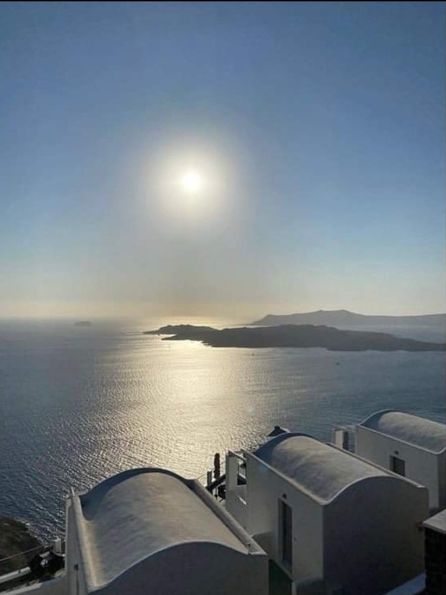 angeliki_stg's tweet photo. It is both a blessing
and a curse
to feel everything
so very deeply
#SunsetOia
#moodblue
#HeavenlyGreece https://t.co/AaejsPrVnD