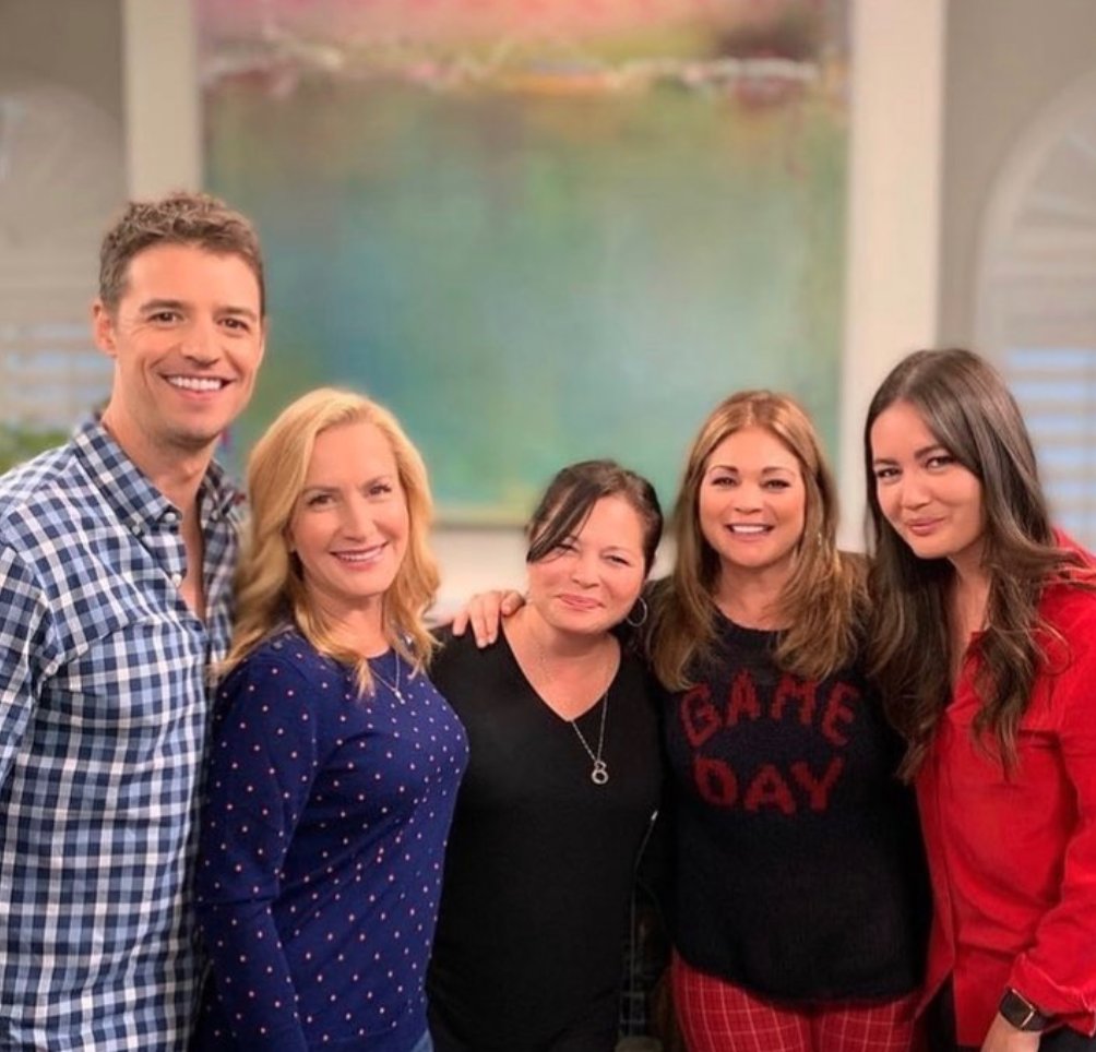 jgouveia's tweet photo. My art lives an exciting life! Here's one used on the set of Valerie's Home Cooking
Prints avail at:
https://t.co/AyazXFmnoC
#BuyIntoArt #celebritychefs #valerieshomecooking #valeriebertinelli #modernhome #kitchendecor #SupportSmallBusinesses #homecooking https://t.co/VbqZ85qtac