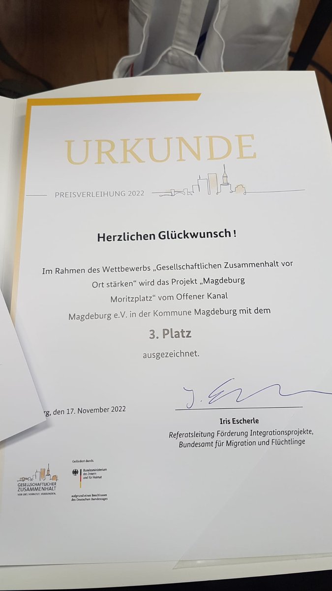 Unser Projekt #Magdeburg_Moritzplatz“ erhielt gestern  den 3. Preis des Wettbewerbs "Gesellschaftlichen Zusammenhalt vor Ort stärken". Der Preis wurde vom <a href="/BAMF_Dialog/">BAMF</a> gestern in Nürnberg vergeben. Mehr Infos: bit.ly/3XiaVa3
