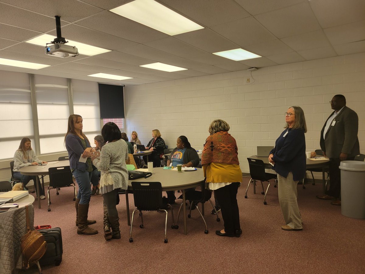 shenitrastokes1's tweet photo. Region 7 Mental Health Services Coordinator meeting is underway with a great networking activity!! @warfield_kay @DegaSuper
#alabamaachieves
#ALMHSC https://t.co/OJ0uXvP27p