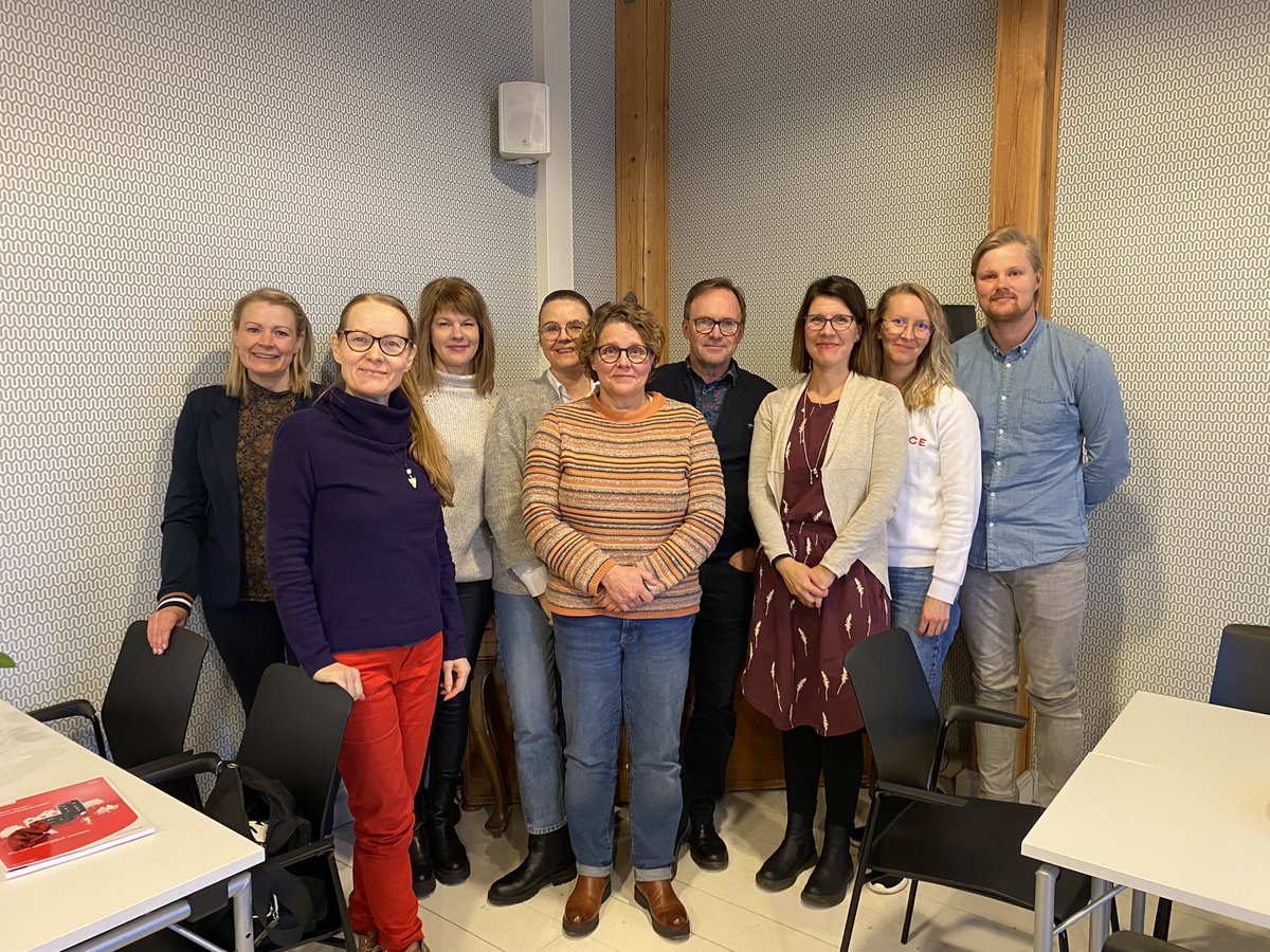 Valiojoukko koossa! Nimittäin <a href="/EtelaKarjala/">Etelä-Karjala</a>’n kuntien hyvinvoinnin ja terveyden edistämisen vastaavat 🤩 Kutsun heitä myös tuttavallisesti #hyte’tyypeiksi. Tänään sovimme mm. vuosiraportista 2022, #hyte’kuntakierroksista ym. <a href="/SannaNatunen/">Sanna Natunen</a> <a href="/jaahenna/">Henna Jääskeläinen</a> <a href="/kaikononen/">Kai Könönen</a> @tsenabi