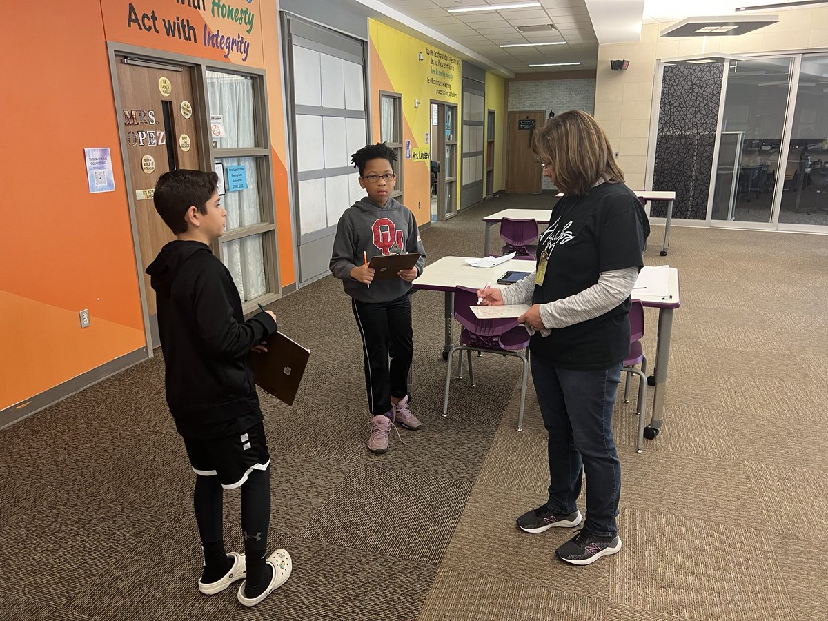 MrDaurioISMS's tweet photo. It may be the Friday before break, but our students and teachers are working hard and building connections! @KellerISD @TimberviewMS #SoarTogether #OneTimberview https://t.co/Jduf9yFKPX