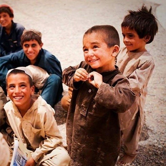 jamaliaat's tweet photo. " الضوء يصلنا قبل الصوت..
تلك حقيقة علمية لا جدال فيها .. لهذا، تصل البسمة قبل الكلمة " (م)

#جماليات 
#مساء_الخيرᅠ https://t.co/rg8AWPyvBg