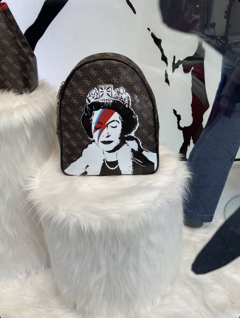 IncWel's tweet photo. So another company stealing my artwork, this time @GUESS and claiming it to be Banksy. Not endorsed by IncWel or Banksy obviously.. Displayed in the window of the Paris and and Regent St London stores 😂 I wouldn’t mind so much but what in the Oscar the Grouch is that green thing https://t.co/A3nmqsNvZU