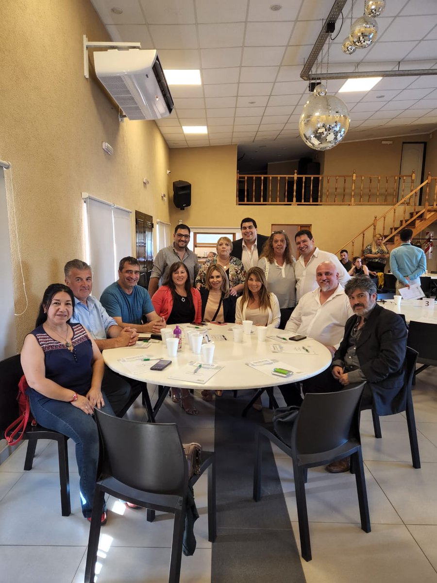 ProQuilmes1's tweet image. La inseguridad es uno de los temas más importantes para nuestro país,la cual aumento exageradamente este último tiempo.
Por eso en @dialogandoBa intercambiamos ideas y dialogamos acerca de esta misma junto a vecinos,concejales y referentes .