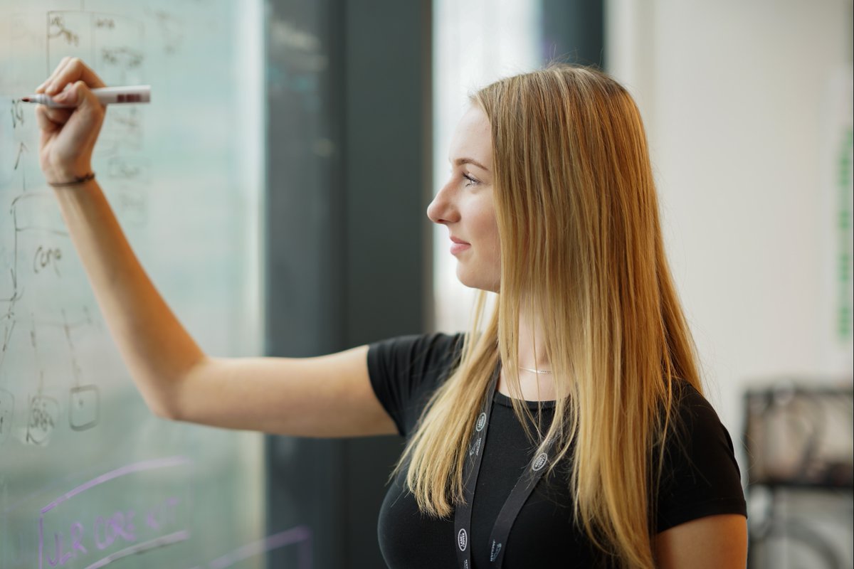 Jaguar Land Rover is undergoing a #digital transformation.

We have more than 800 vacancies spanning digital, data and software engineering for skilled #tech workers in the UK, Ireland, USA, India, China and Hungary: bit.ly/3GskMEb