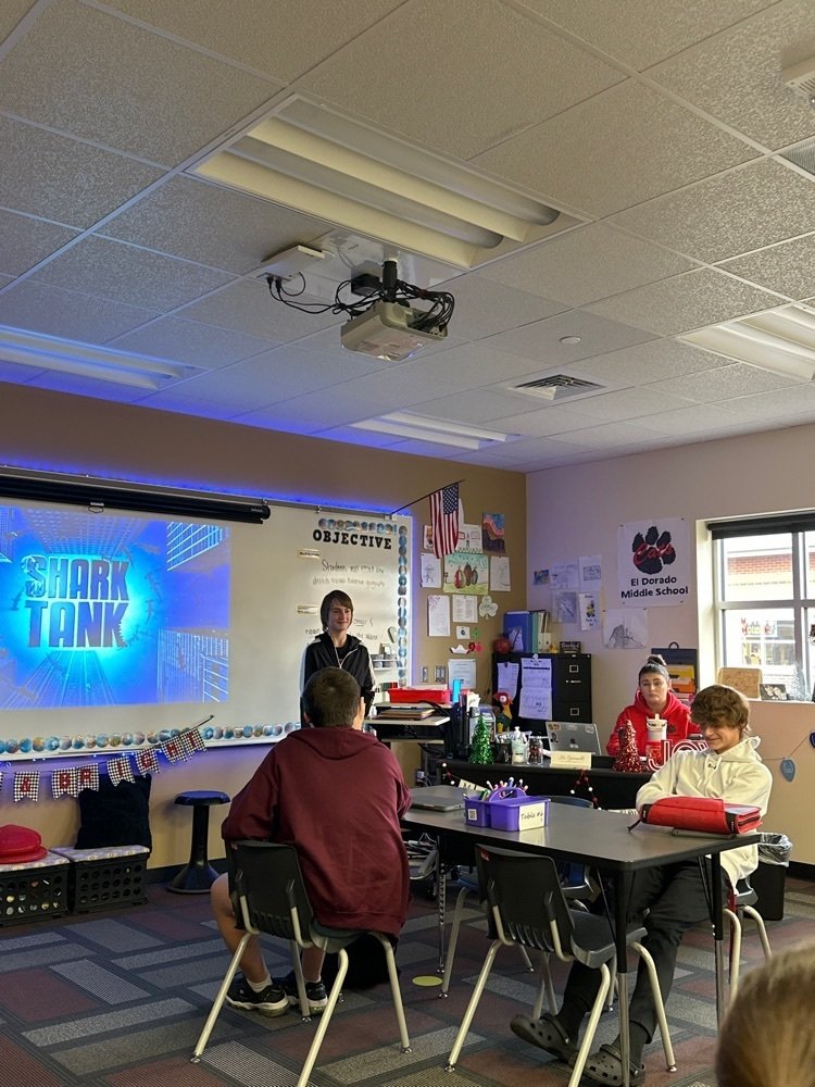 eldoradocats's tweet photo. Students in Ms. Greenwell’s Contemporary World Issues class explain a solution to the water pollution through the invention of the product they developed. Students were in front of “The Sharks” today pitching their products. #everydaywithexcellence #partofthepride https://t.co/pVJuNb6Nma