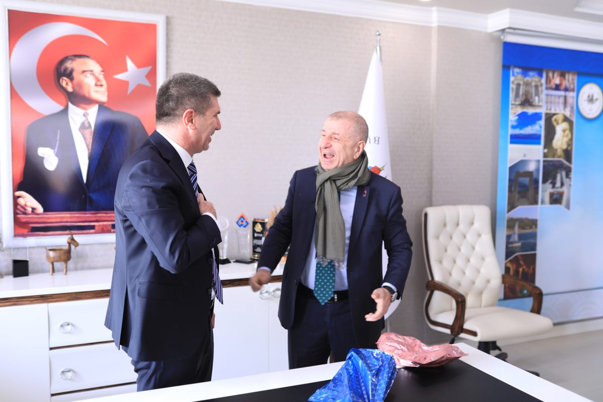 Genel Başkanımız Prof. Dr. Ümit Özdağ ve Başkanlık Divanı Üyelerimiz, Burdur Belediye Başkanı Sayın <a href="/orkunercengiz/">A.Orkun Ercengiz🇹🇷</a>'i ziyaret ederek, Burdur'un sorunları hakkında bilgi aldı.
Türkiye'nin sorunları ve Zafer Partisi'nin politikaları hakkında verimli bir sohbet gerçekleştirildi.