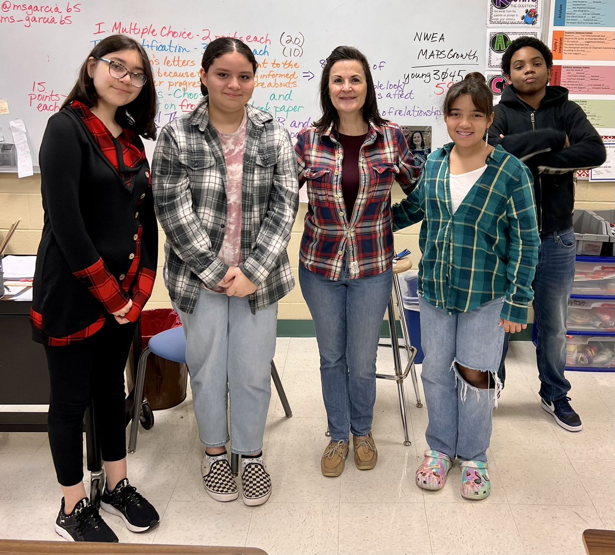 MsGarcia65's tweet image. 📵 #imsogladwehadthistimetogether ⏳ #fallflannel #fallplaid 🍁🍃🍂 #thankfulforfriYAY 🥳