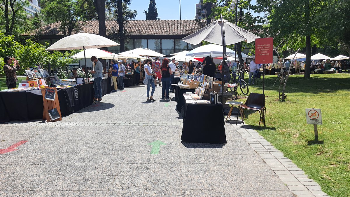 CulturalCondes's tweet photo. HOY VIERNES VEN AL 2do Bazar de Primavera, en Centro Cultural #lascondes📚🌱
#librosusados #vinilos #encuadernacion #booklover #bookstagram #pinchadiscos
🗓️Hasta el 20/11 ⏰11:00 a 20:00
📍Apoquindo 6570
🎟️#gratis
@EditorialCafune @conciertoradio @futurofm @Muni_LasCondes https://t.co/8GLgcz6K2m