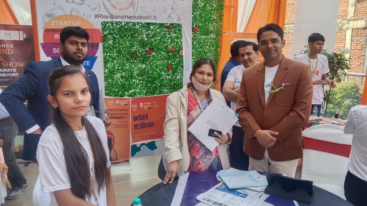 Stufit11's tweet photo. Had a wonderful interaction with startup enablers , mentors , founders &amp; many stalwarts of Indian Startup ecosystem.

#jhansi #smartcityjhansi #rise #risehackathon #incubationMasters #jhansiSmartCity https://t.co/BXB3Uvwo2T
