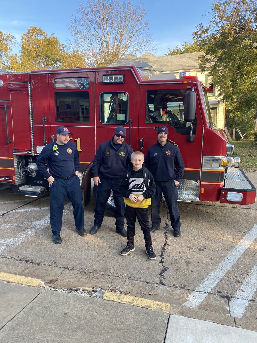 Clayton got the ride of his life to school today! Clayton won the drawing for creating his family’s fire escape plan! We appreciate our partnership with Denison Fire Department! <a href="/denisonisd/">𝗗𝗲𝗻𝗶𝘀𝗼𝗻 𝗜𝗦𝗗</a> <a href="/DenisonFire965/">Denison Firefighters</a>