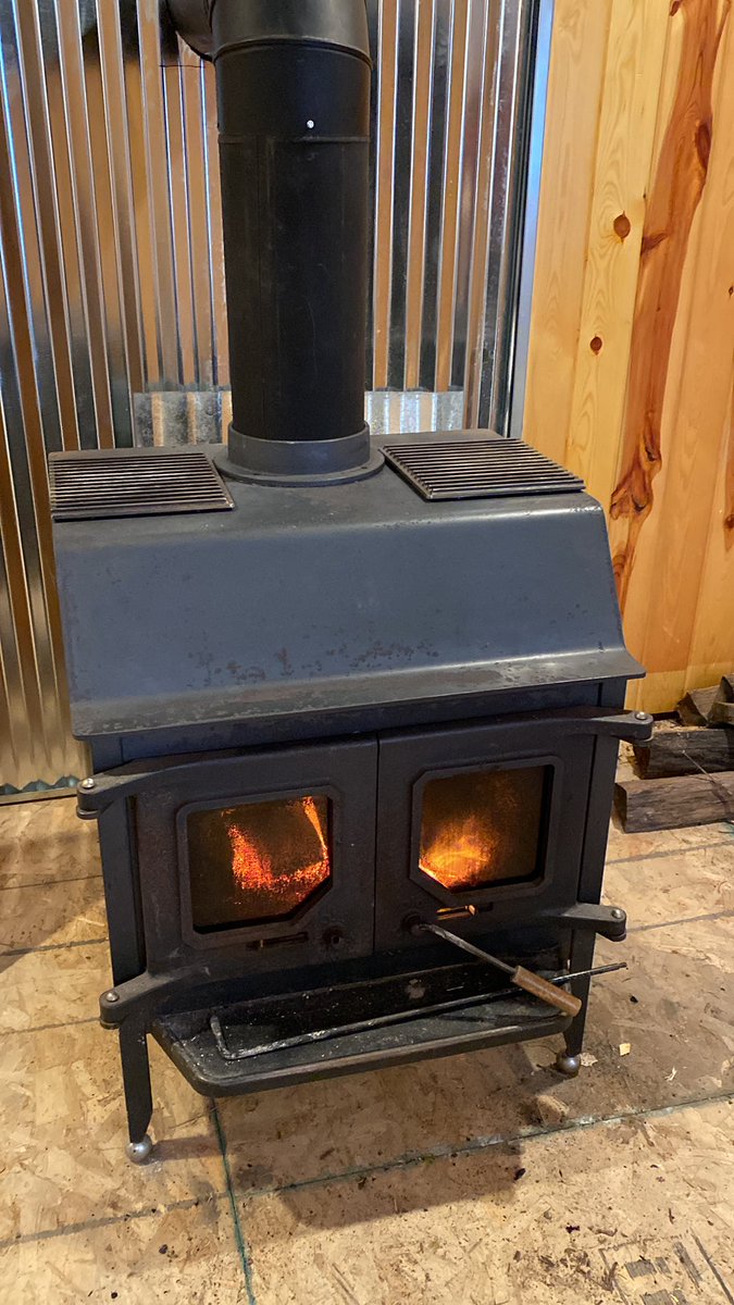 Now it’s warm up time!!!! #oldtimerstoves