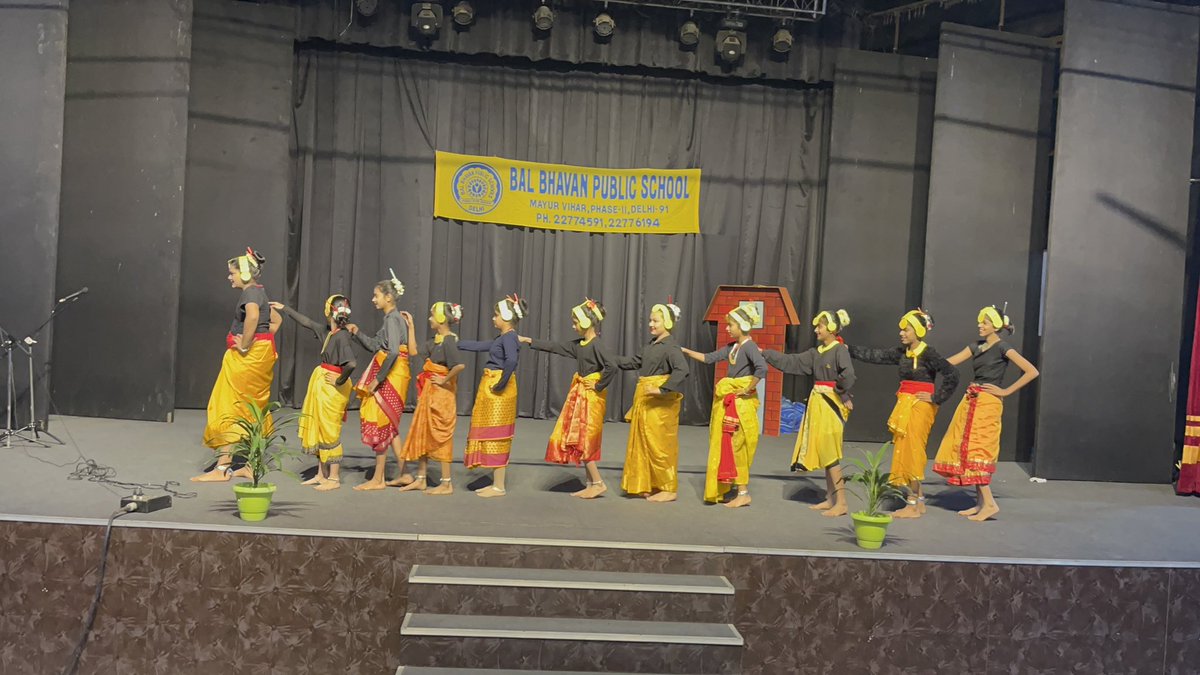 21karki's tweet photo. India is known for its rich cultural heritage and we at Bal Bhavan ensure that we make our kids well aware of it. Depicting the same the students of  VII-E presented the famous dance of Sikkim in the morning assembly. 
#beautyofsikkim 
@vividh87 @BBPSMV https://t.co/kZ6Z1TJJAQ