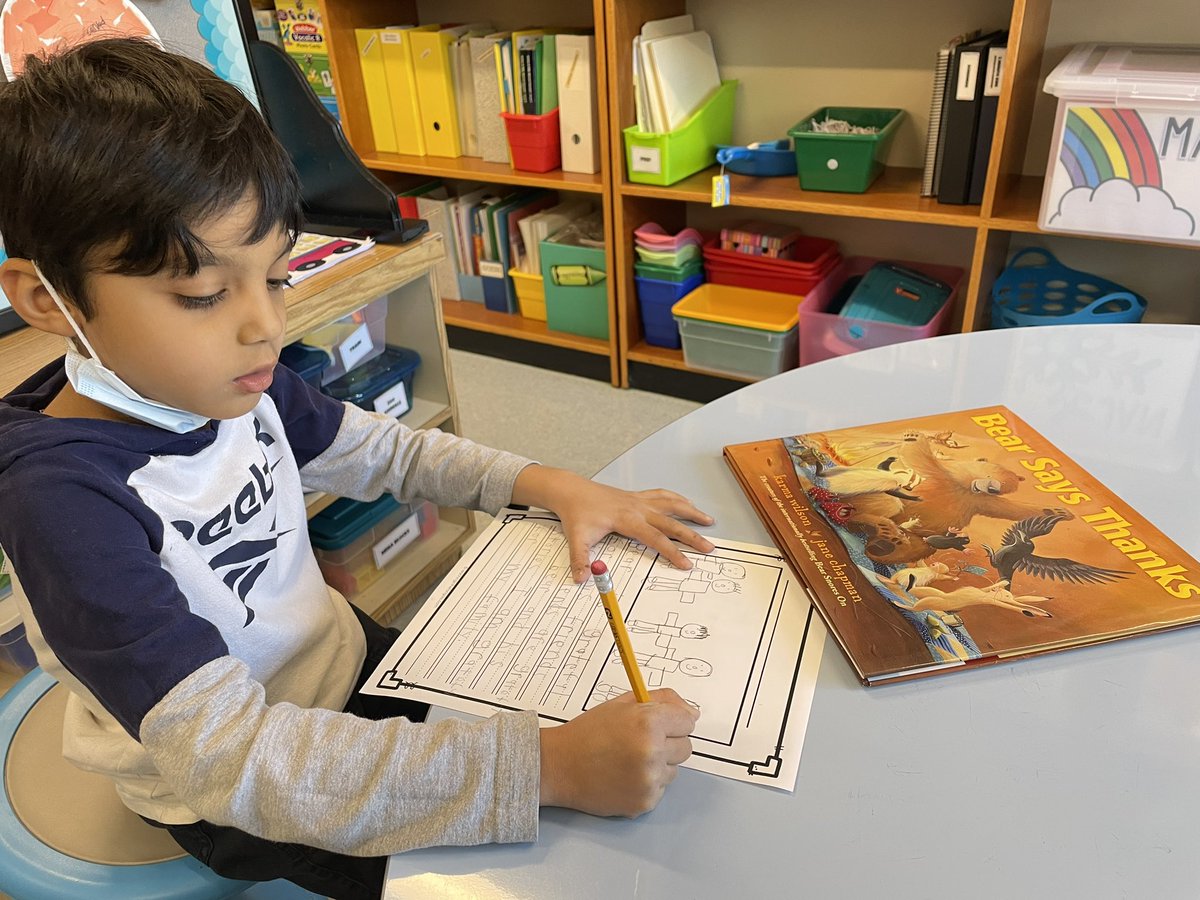 To celebrate Gratitude Day, we read “Bear Says Thanks” then wrote about what the characters and ourselves are grateful for ☺️<a href="/A_RiveraNY/">Dr. Alejandro Rivera</a>