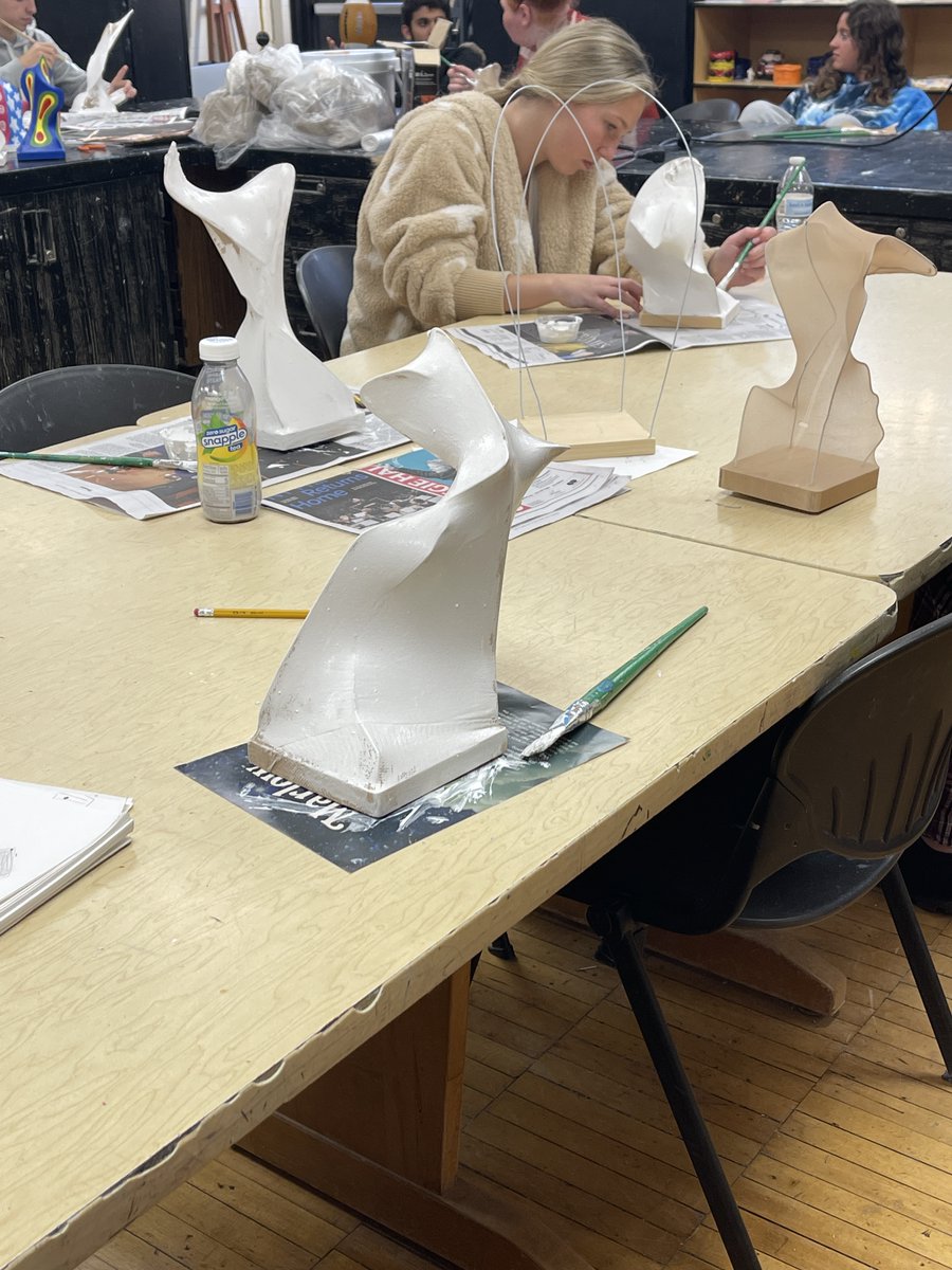 ParamusVPArts's tweet photo. PHS Mr. Ferrari's sculpture class created non objective sculptures using wire, a knee high pantyhose, gesso and paint. https://t.co/2zRfKeUxhB