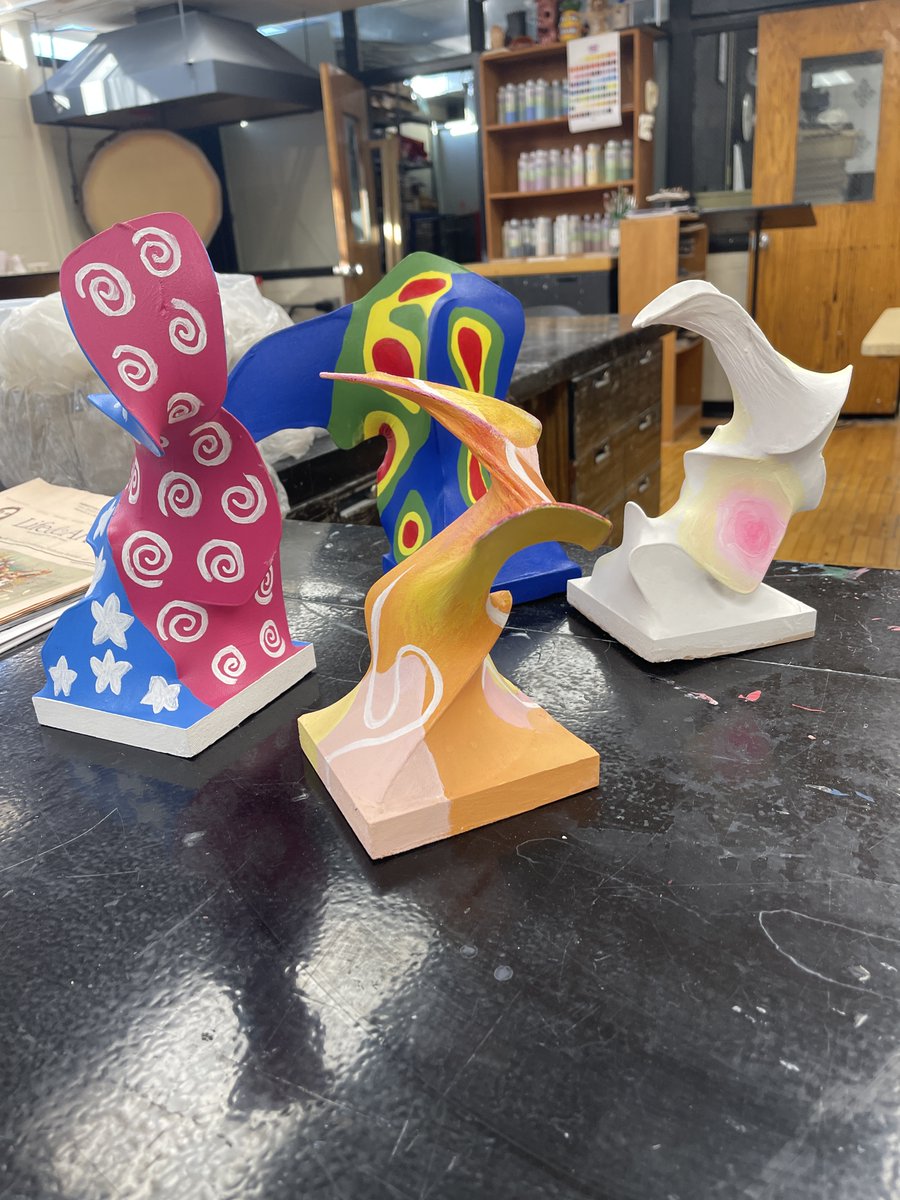ParamusVPArts's tweet photo. PHS Mr. Ferrari's sculpture class created non objective sculptures using wire, a knee high pantyhose, gesso and paint. https://t.co/2zRfKeUxhB
