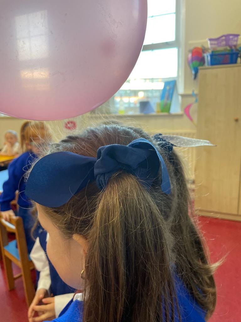 It’s #ScienceWeek2022! Senior Infants had great fun conducting science experiments with our brilliant #PastPupil Jemma who is on her #TeachingPlacement from @MICLimerick @STEM_MIC @SFICuriousMinds @LimerickSciFest