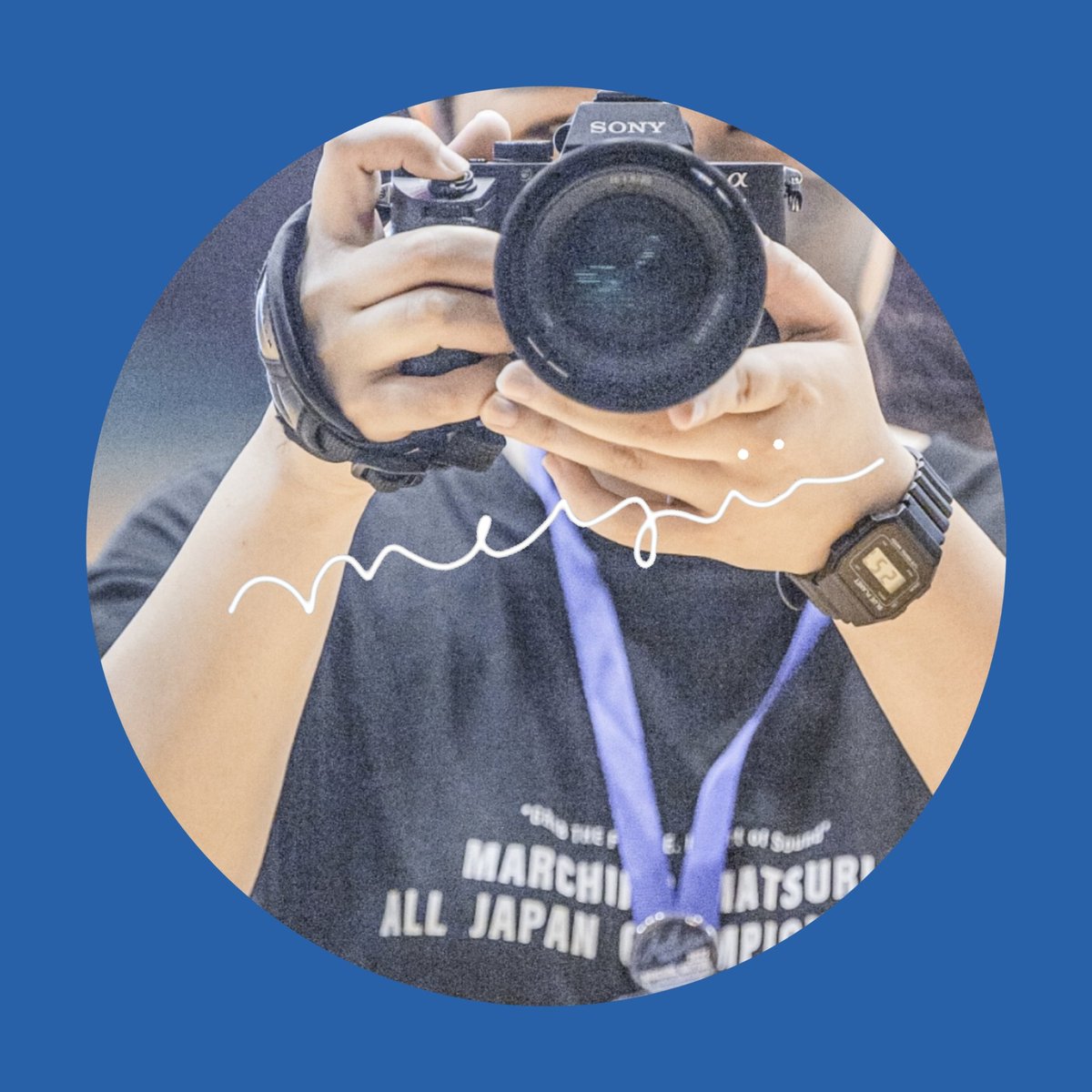 アイコンを変えました〜なんてったって前の写真はインオカ2018のままやったので…(笑)こないだの藤沢オープンの時に撮ってくださった最新の写真に更新です、大好きなレンズと一緒に写れてハッピー🤗💖名前も手書きで入れてみました！写真を撮る側も撮られた側も、にこっと笑える時間が過ごせるように☺