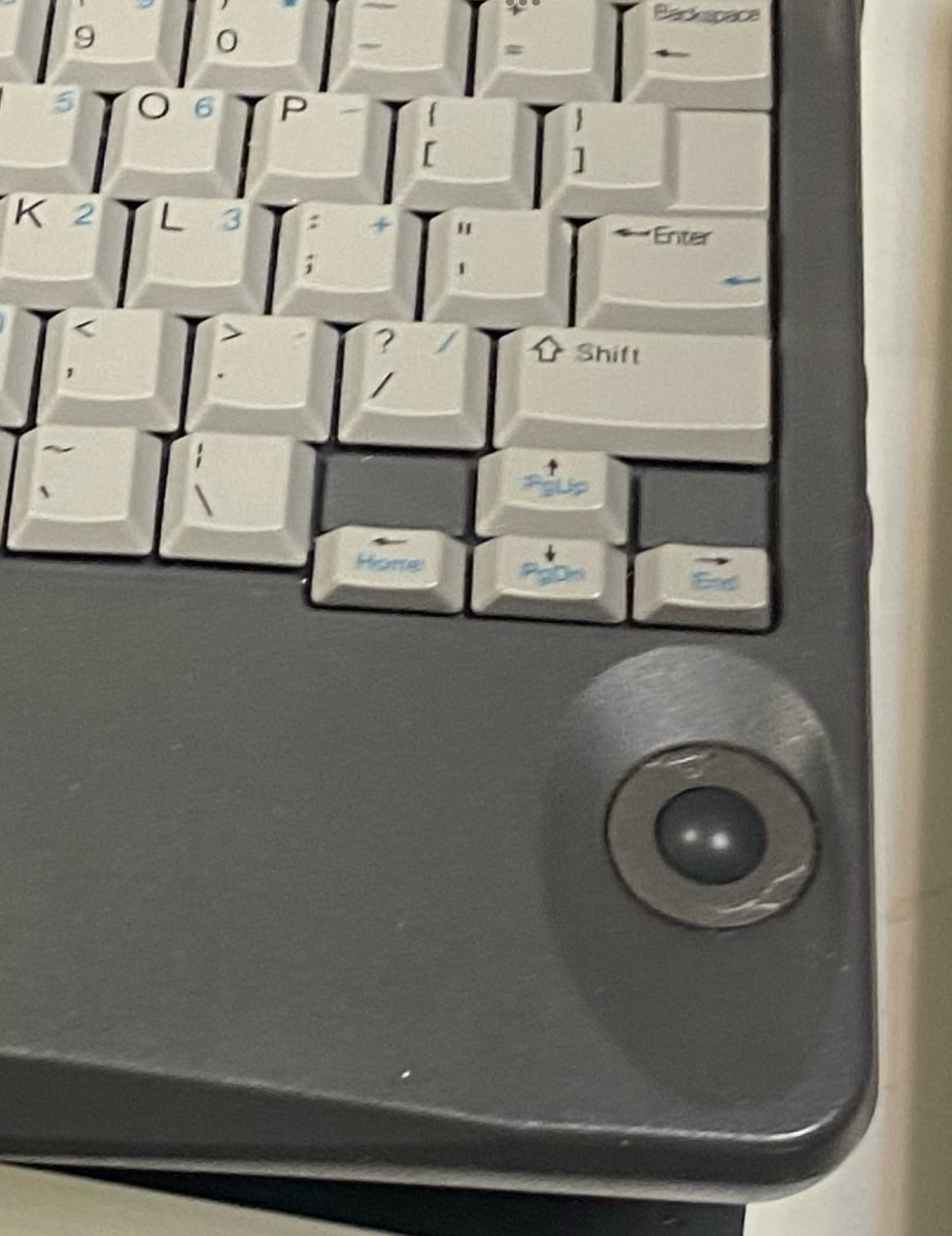 Zernike2_320's tweet photo. @R0n3d Ik had hem ingebouwd bij mijn éérste laptop https://t.co/1Ac4JqAB2E