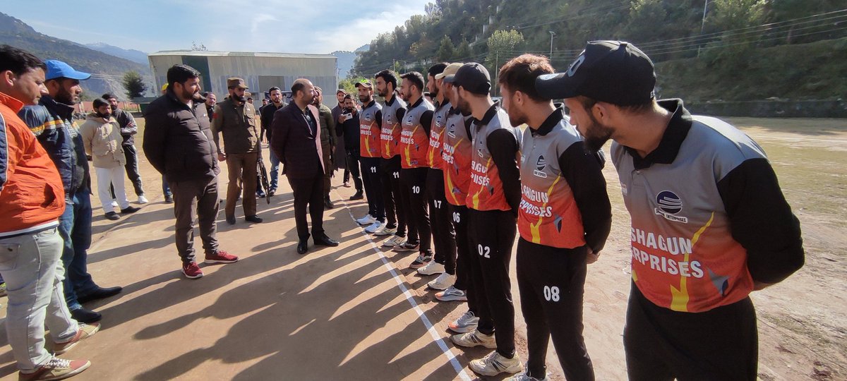 Teamhamdard's tweet photo. Hamdard premiere legue season 2 inaugurated today by DC Ramban at DPL Ramban, 64 teams are participating.
DC Ramban assured every possible help for providing plateform to the youth of District Ramban. We thanks, #DistAdmin, #IndianArmy
#JKPolice ,sponsors and volunteers. https://t.co/Wj2Iut9MXi