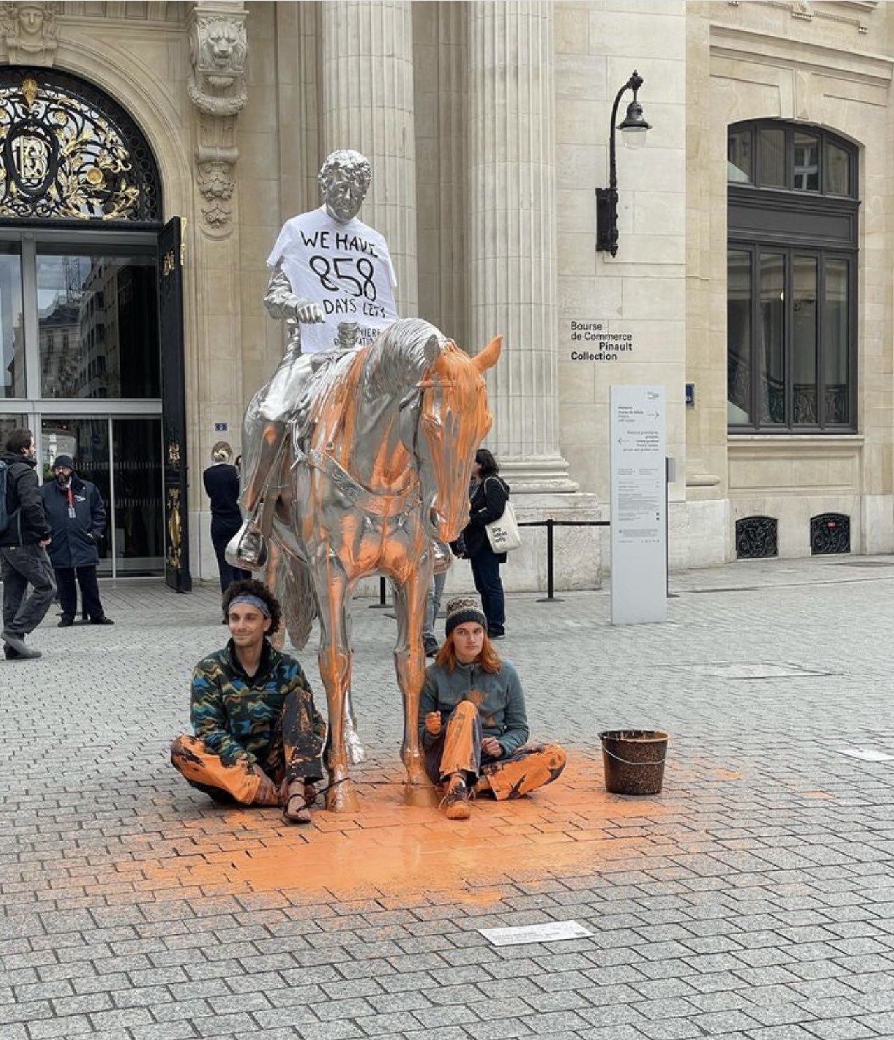 Jerry Saltz On Twitter Climate Protesters Orange wash Charles Ray jerry-saltz-on-twitter-climate-protesters-orange-wash-charles-ray