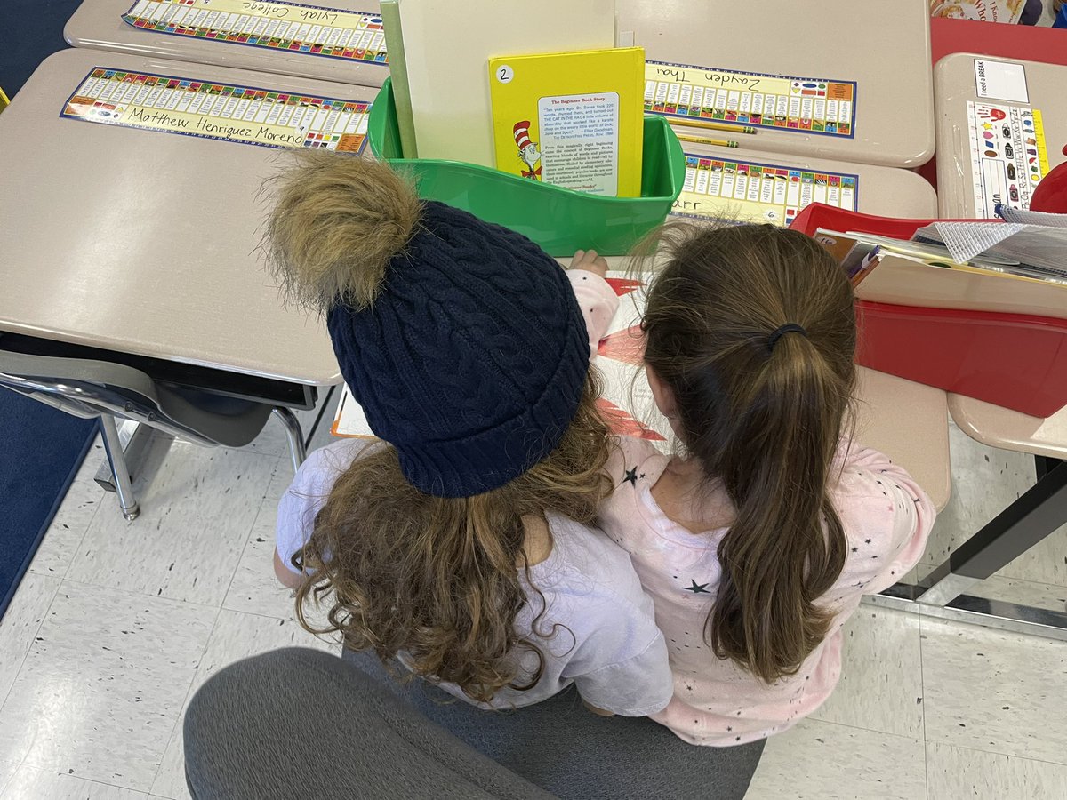 JokeOfBugaj's tweet photo. Practicing how to be supportive partners makes a chilly Friday much warmer! #firsties #readwithfriends https://t.co/1QYPQShTKH