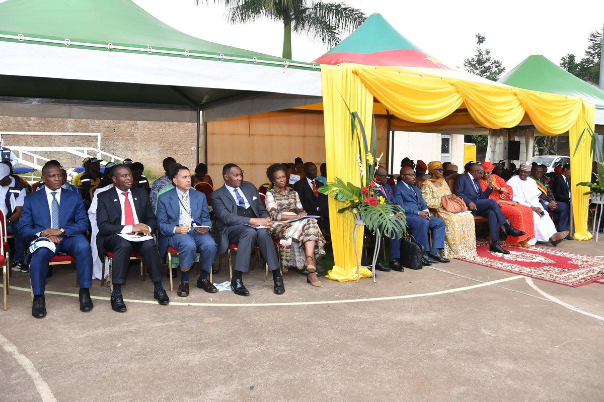 unicefcameroon's tweet photo. Today, Cameroon launches the 5th nationwide COVID-19 vaccination intensification campaign.
The 10-day campaign targets 2 million people aged 18 and above.
Vaccinated people are eligible for the booster dose & pregnant & breastfeeding women.
#EndCOVID22
#SupportVaccination https://t.co/pQWD4TT4pf