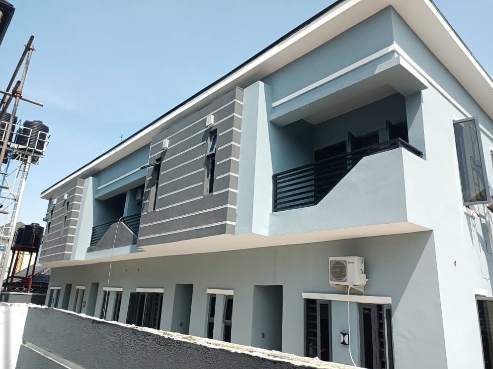bamarchitects's tweet photo. 4 UNITS OF 2 BEDROOMS SEMI-DETACHED DUPLEXES.
Designed and Built by Bam Consults.
Uniquely designed, Excellently finished.
#terraceapartments
#apartmentbuilding
#semidetachedduplex
#contemporarybuilding
#designandbuildcontractors
#construction
#residentialbuild https://t.co/HQnkfz4RH6