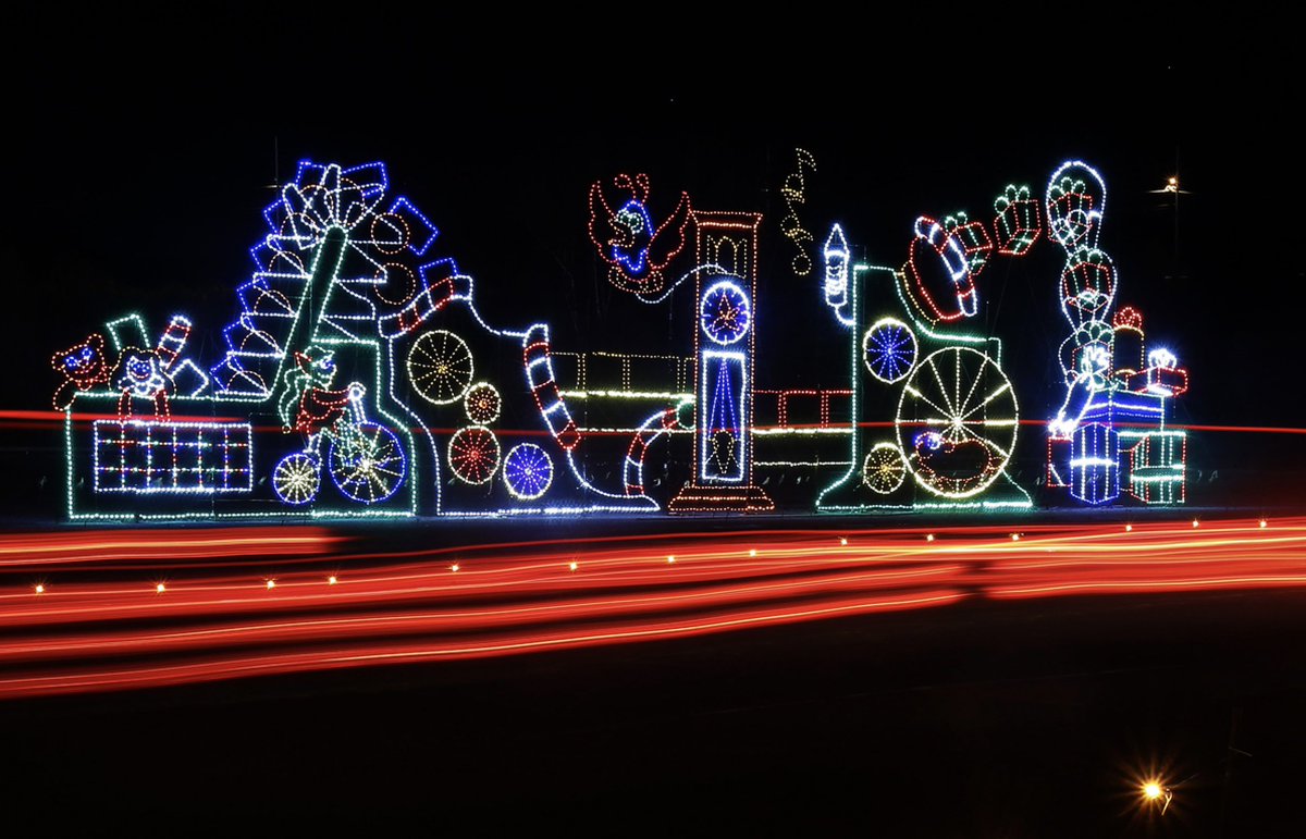 Don’t forget to visit The Pinnacle Speedway in Lights at Bristol Motor Speedway and Dragway! The region's most dazzling holiday light show returns tonight! SIL continues through Jan. 7, 2023, and is open from 6-10 p.m. For more information, visit:  https://t.co/dbWDKSxKpz https://t.co/U8kGP792w9