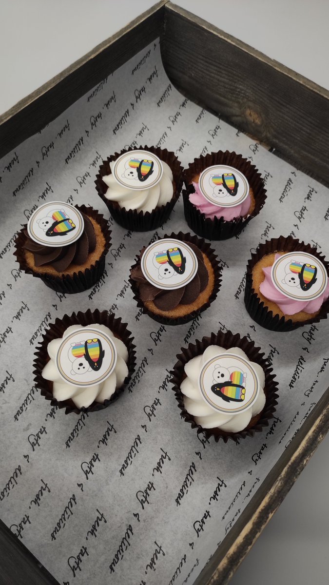 It's been a busy day of discussing important topics around ways of supporting the Polar LGBTQIA+ community, so it's nice to finish off with some sweet #PolarPrideDay treats! Happy #PolarPride2022  @BAS_News