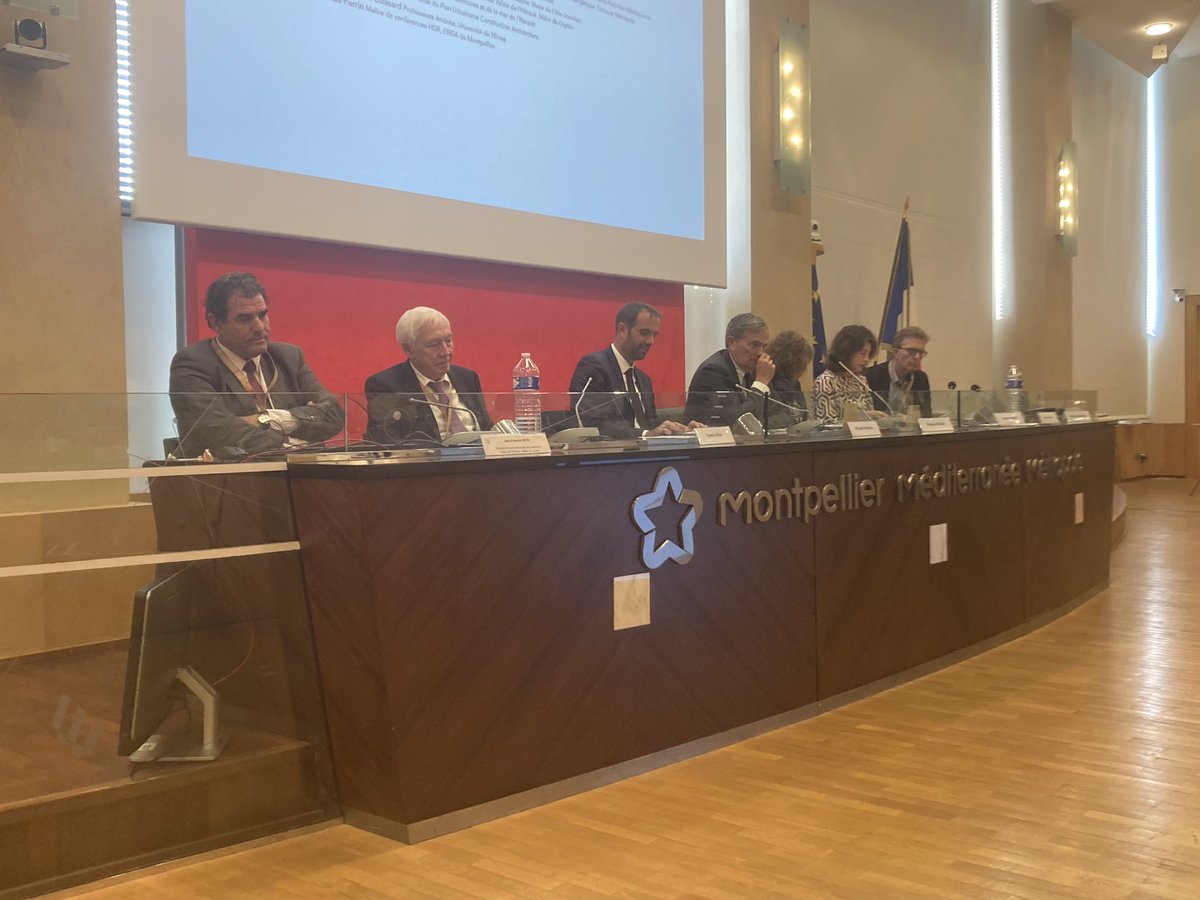 Deux #metropoles font-elles une #région ? Table-ronde en cours. @popsu_puca <a href="/Montpellier3m/">Montpellier Métropole</a>  <a href="/TlseMetropole/">Toulouse Métropole - INACTIF</a> M. Delafosse, F.Brutus, JF Soto, F. Chollet, F. Idrac,  H. Peskine, S. Czechowski
