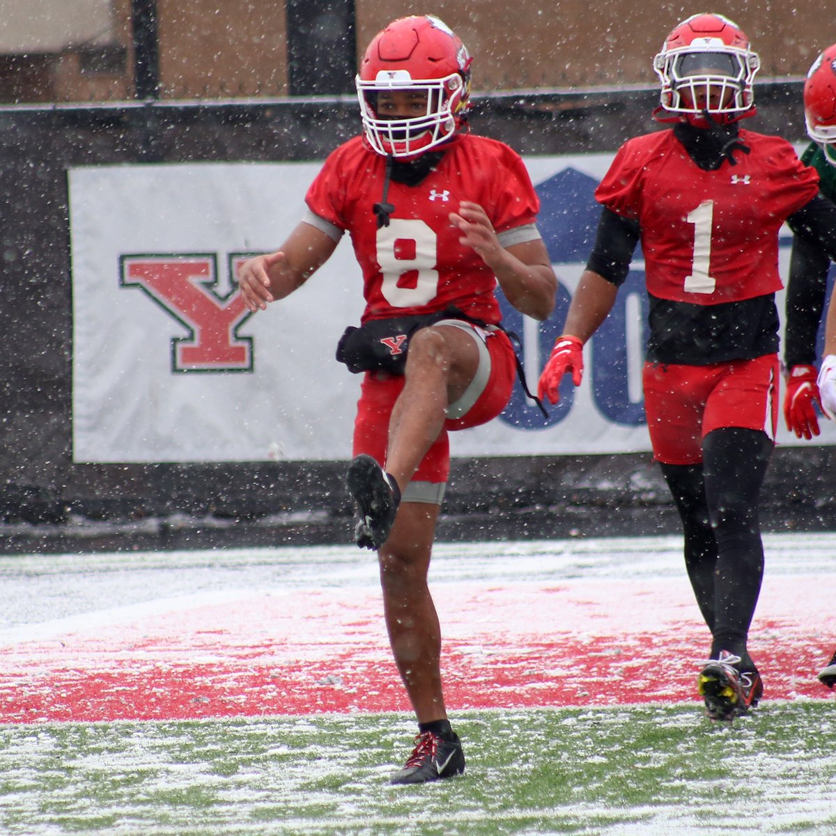 Did somebody say 𝓘𝓬𝓮 𝓒𝓪𝓼𝓽𝓵𝓮 🐧🏈

Fun in the ❄ this morning‼

#GoGuins