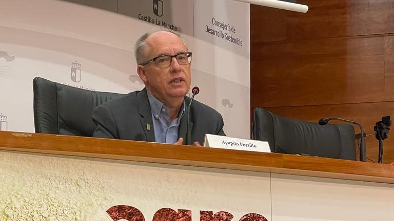 AgriculturaClm's tweet photo. 🗣️ El viceconsejero de #MedioRural, @agaportillo, ha clausurado la jornada sobre agricultura y desarrollo sostenible de #RedTerrae. Ha recordado que @AgriculturaClm ha defendido el mantenimiento de los pequeños agricultores dentro de la #PAC, para que sigan unidos a la tierra. https://t.co/jbnCwn5VeD