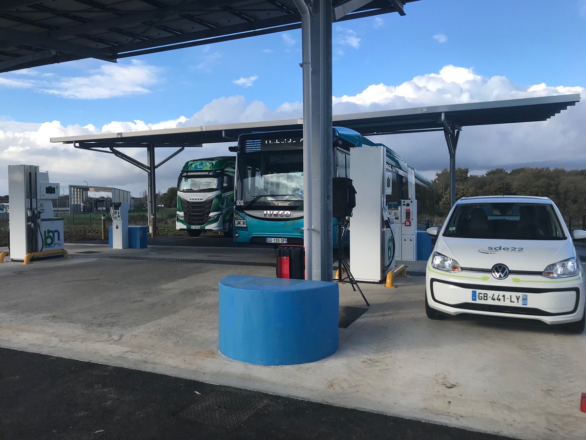 La station GNV de la zone des Châtelets à #Trégueux inaugurée en présence des partenaires. Portée par BMGNV elle est entrée en service le 2 novembre. A moyen terme, l’approvisionnement en gaz se fera dans une logique de circuit court <a href="/22Sde/">SDE22</a> <a href="/StBrieucAgglo/">StBrieuc Armor Agglo</a>