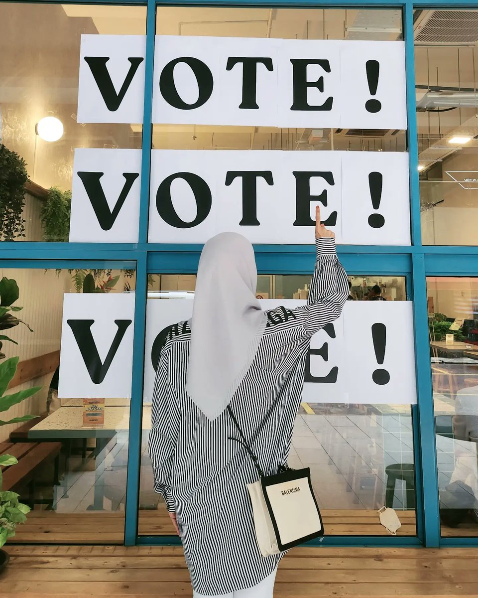 Sherryibrahim's tweet photo. Undi dengan menggunakan akal bukan dengan perasaan 🤲🏼🤍 
#PRU15 #Sherryibrahim https://t.co/XwW9nJJJTj