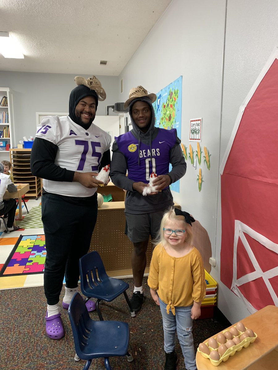 UCA_Football's tweet photo. We enjoyed getting to spend time with kids on our own campus today. Thank you to the UCA Child Study Center for allowing us to visit!
#BearClawsUp #FearTheStripes https://t.co/40x6vBCwub