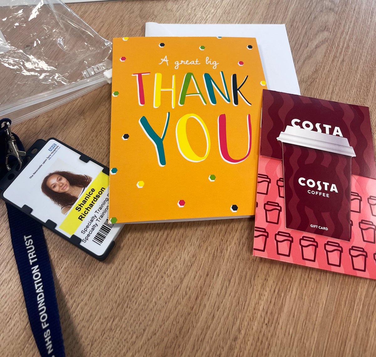 A lovely card and gift from a student I’ve had for the past 3 weeks. It’s always the little things that make a positive impact, and my fav placements as a student were with mentors that got me stuck in!

PS: Coffee is the way to the ❤️ of an O&amp;G trainee! 
#MedTwitter #MedEd