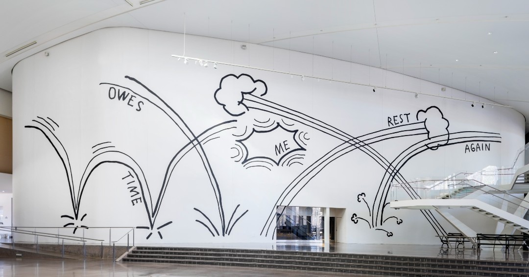 Christine Sun Kim's (@chrissunkim) #TimeOwesMeRestAgain is on view until 1/31/23. A mural encasing the 9,000-square foot @PanoramaQM, a dynamically choreographed group of drawings each representing the title in ASL. View it IRL: qnsmu.se/planyourvisit 📸: Hai Zhang