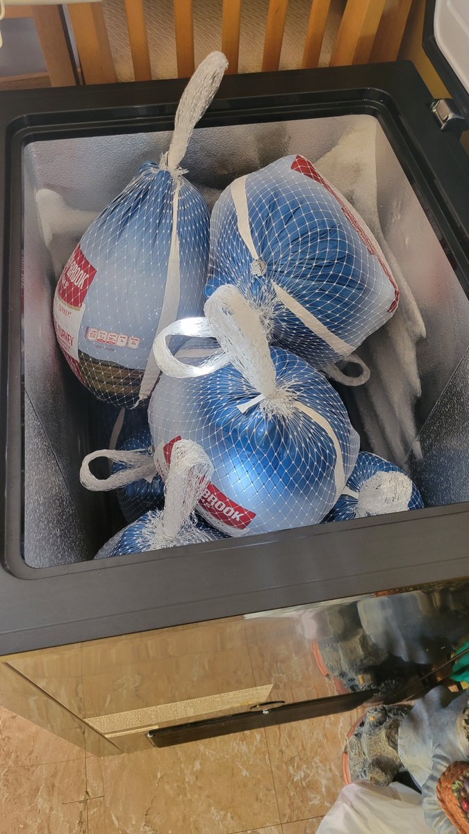 Ten turkeys from Bravo, ten bags of donations from fam and staff, all to Not Orange for our families! <a href="/Gerald_Fitzhugh/">Gerald Fitzhugh II, Ed.D. 👌🏾♦️👌🏾♦️KAY</a> <a href="/Cassimiro0411/">K Cassimiro</a> <a href="/OHSFrantan/">Anthony Frantantoni - OHS</a> <a href="/Bfearlessleader/">Jason Belton</a> #goodtogreat