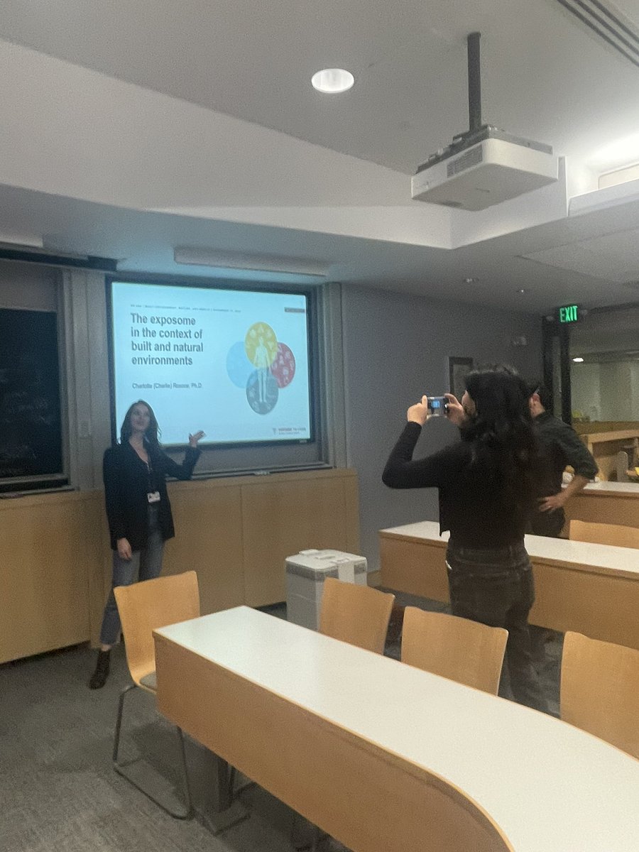 🚨🚨🚨
<a href="/CharlieJRoscoe/">Charlie Roscoe, PhD</a> gives a lecture on the exposome in the context of built and natural environments (talk-brilliant, slides-stunning) 
<a href="/cindyrobinhu/">Cindy Hu</a> steps up as a stage mom 

screaming our admiration for <a href="/CharlieJRoscoe/">Charlie Roscoe, PhD</a> until this app is no more
