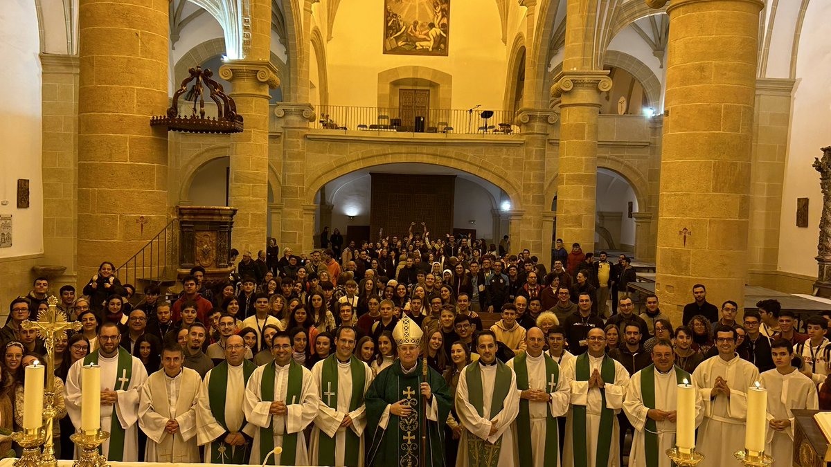 ObispoCartagena's tweet photo. Los jóvenes se han puesto en camino, tres días de peregrinación hacia el Santuario de La Esperanza, pasando por Caravaca de la Cruz, Cehegín y Calasparra. Impresionante  experiencia de juventud y alegria. https://t.co/xpo0wl5hp2