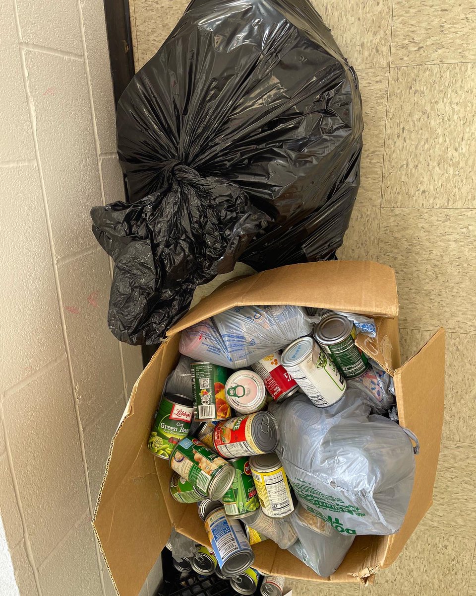 gammapsinupes's tweet photo. Today the Brothers at the Gamma Psi Chapter donated can goods to Lincoln Prep High School. ♦️ Yo To The Good Nupes ‼️
#gramfam #nupes #kapsi https://t.co/6tLzm8YiPC