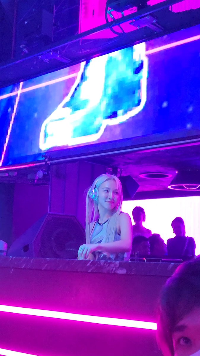 Hyobsession's tweet photo. finally got to see her dj 🥹😭 https://t.co/ikQDa1ubZ4
