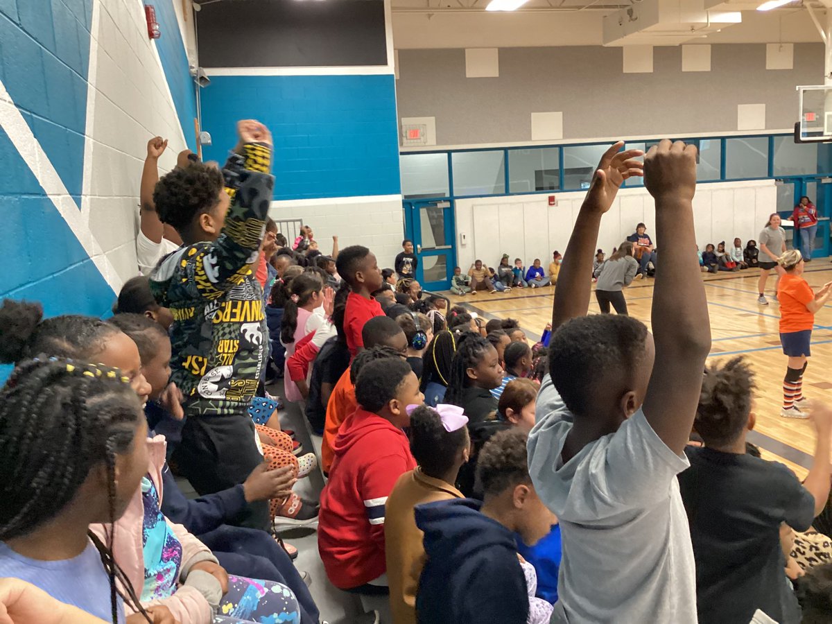 Faculty Vs. Newcomb Team. Perfect way to end the week! #bpinspired <a href="/JEFCOED/">Jefferson County Schools</a>