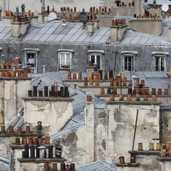 electrofab's tweet image. Le mansarde sono luoghi per eroi

#seiparole
#prowriter 

#photography --&amp;gt; Michael Wolf #Paris #rooftops