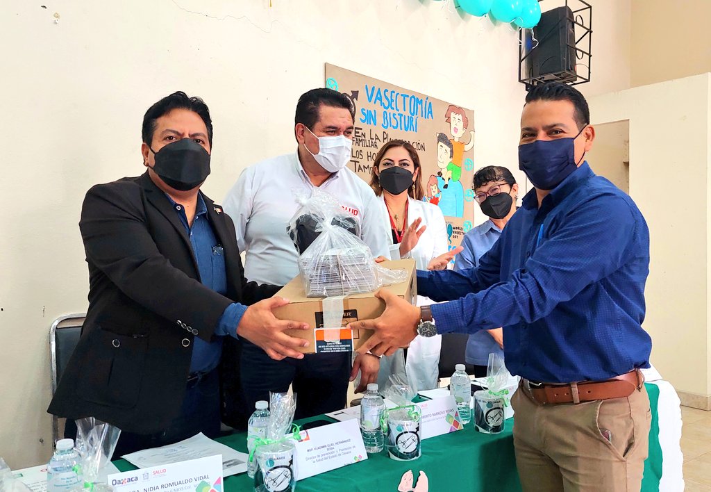 Juris01_VC's tweet photo. En el marco del #DíaMundialDeLaVasectomía la #JSVC en coordinación con el Centro de Salud de la Colonia Volcanes, llevaron a cabo una caminata y evento alusivo, en el cual se entregaron un insumos a las unidades de salud que brindan este servicio. https://t.co/vQtc9XkTsk